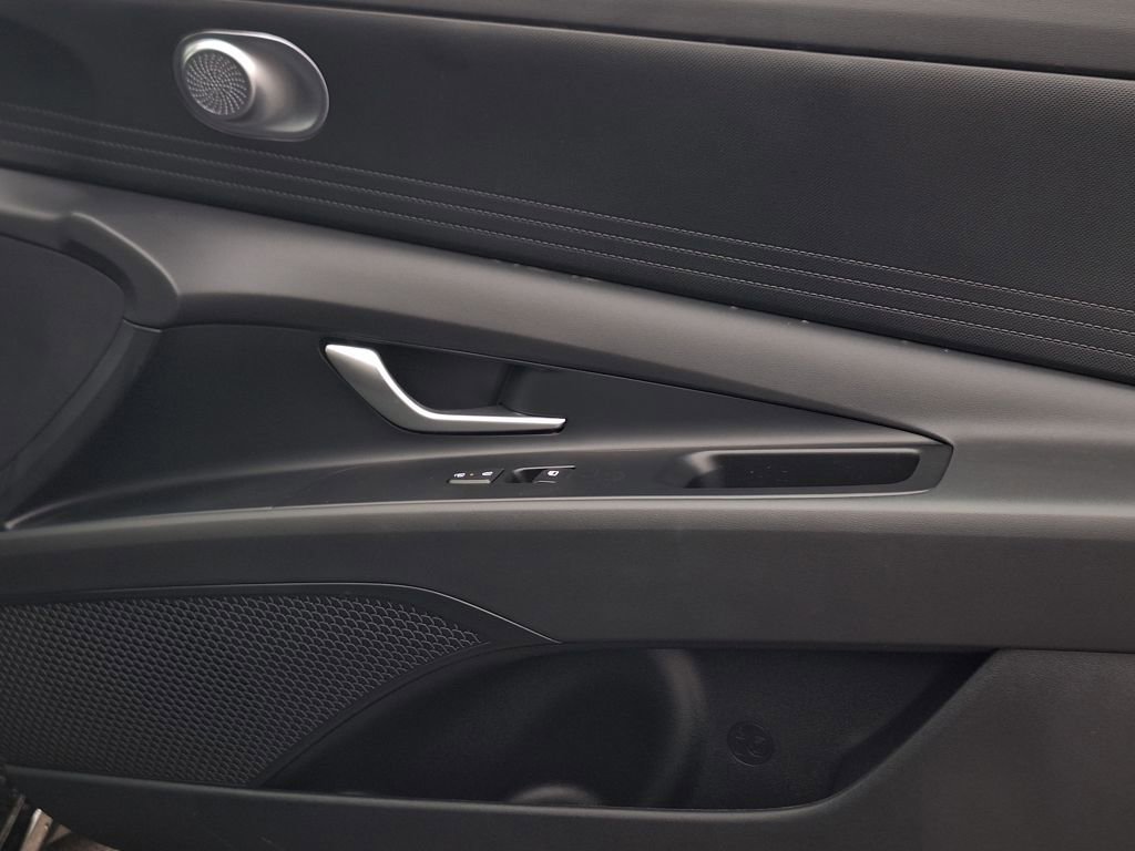 Used 2024 Hyundai Elantra SEL image 26