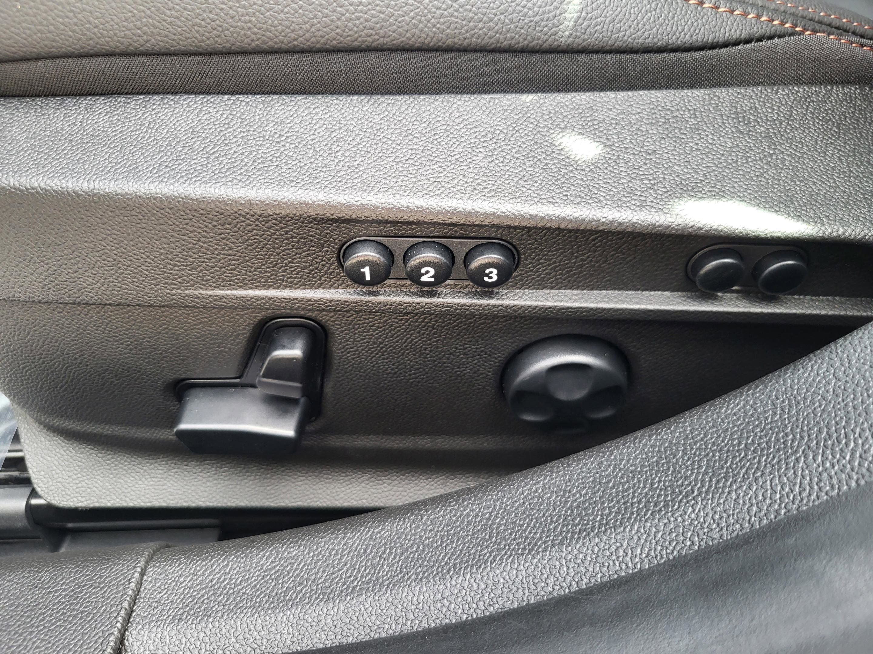 New 2025 Alfa Romeo Giulia w/ Driving Assist Package image 29