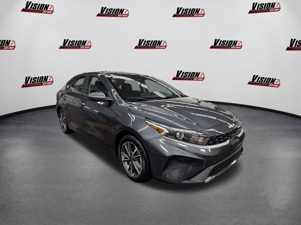 Used 2022 Kia Forte LXS image 3
