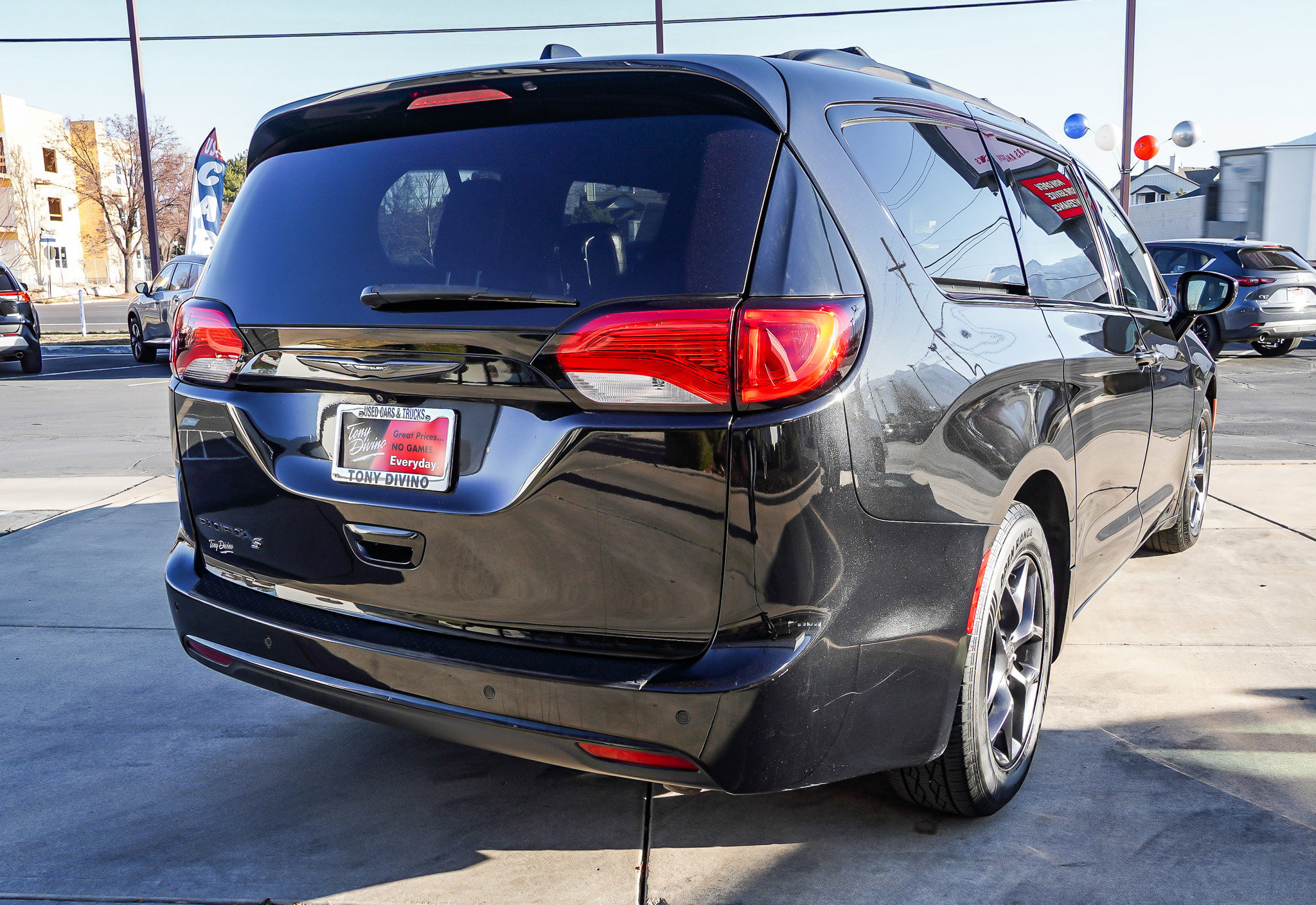 Used 2019 Chrysler Pacifica Touring-L w/ S Appearance Package image 8