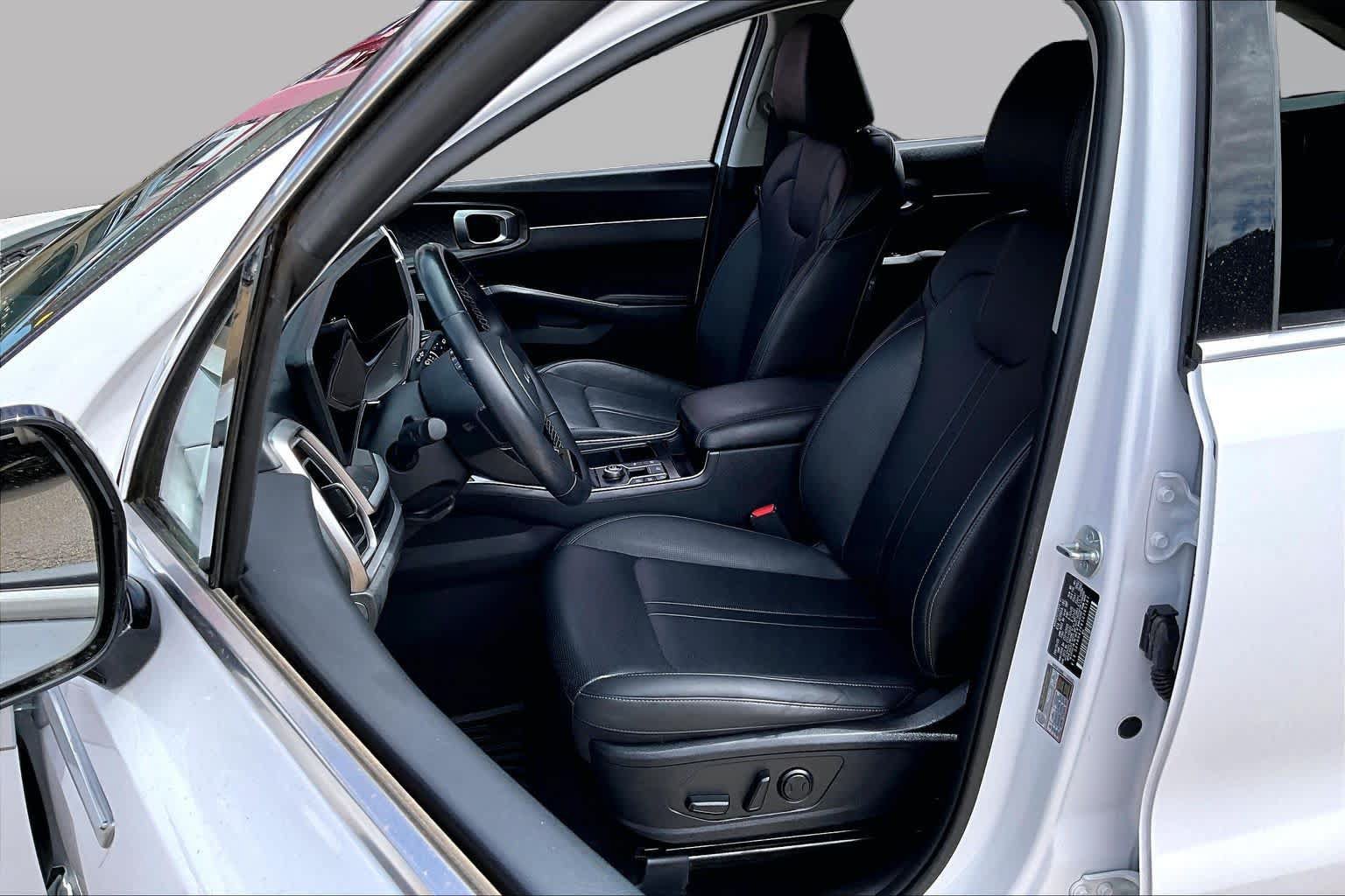 Certified 2025 Kia Sorento EX w/ Panoramic Sunroof Package FWD image 8