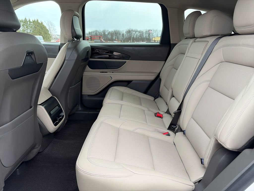Used 2025 Lincoln Nautilus Premier image 33