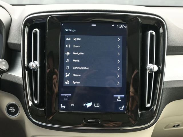 Used 2020 Volvo XC40 T5 Momentum w/ Protection Package Premier image 14