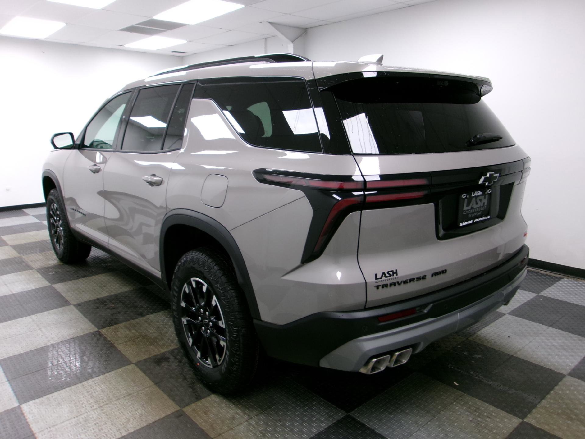 New 2026 Chevrolet Traverse Z71 w/ Driver Confidence Package image 2