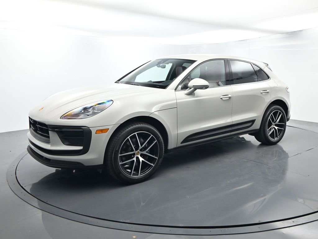 Certified 2025 Porsche Macan AWD/4WD image 1