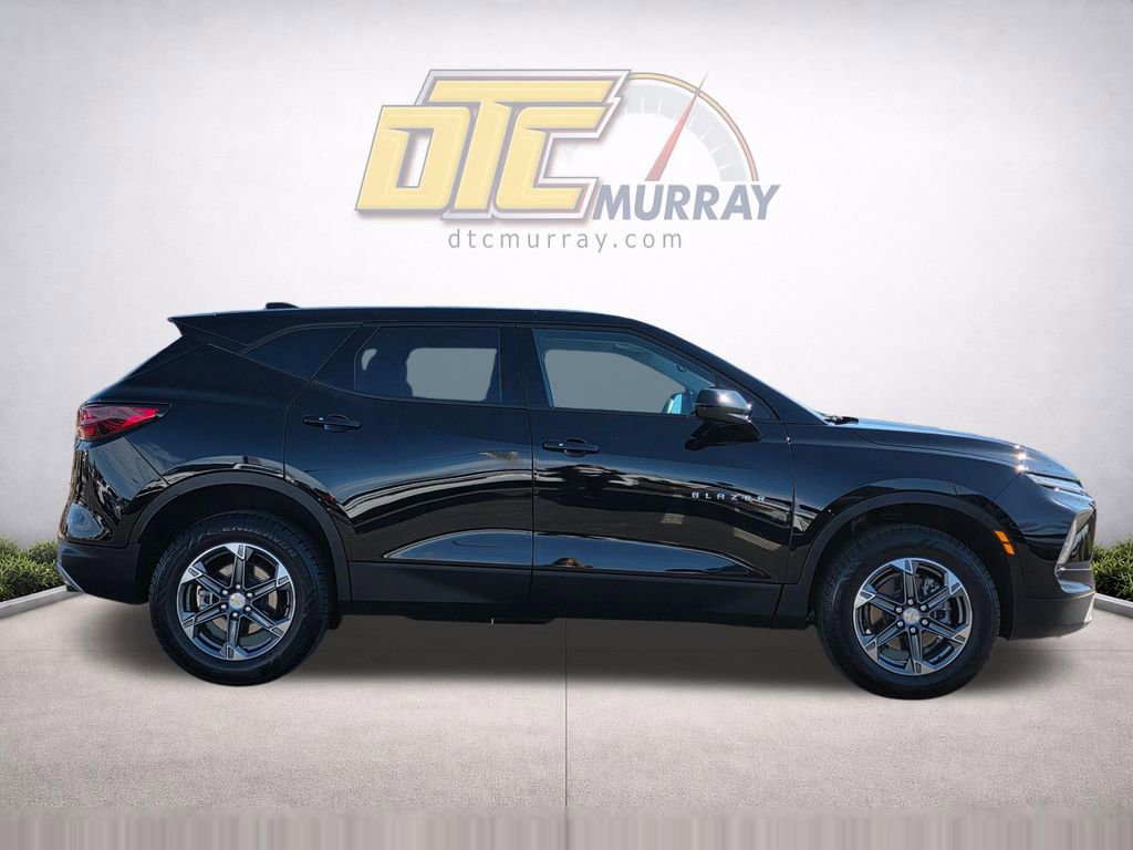 Used 2025 Chevrolet Blazer LT image 4