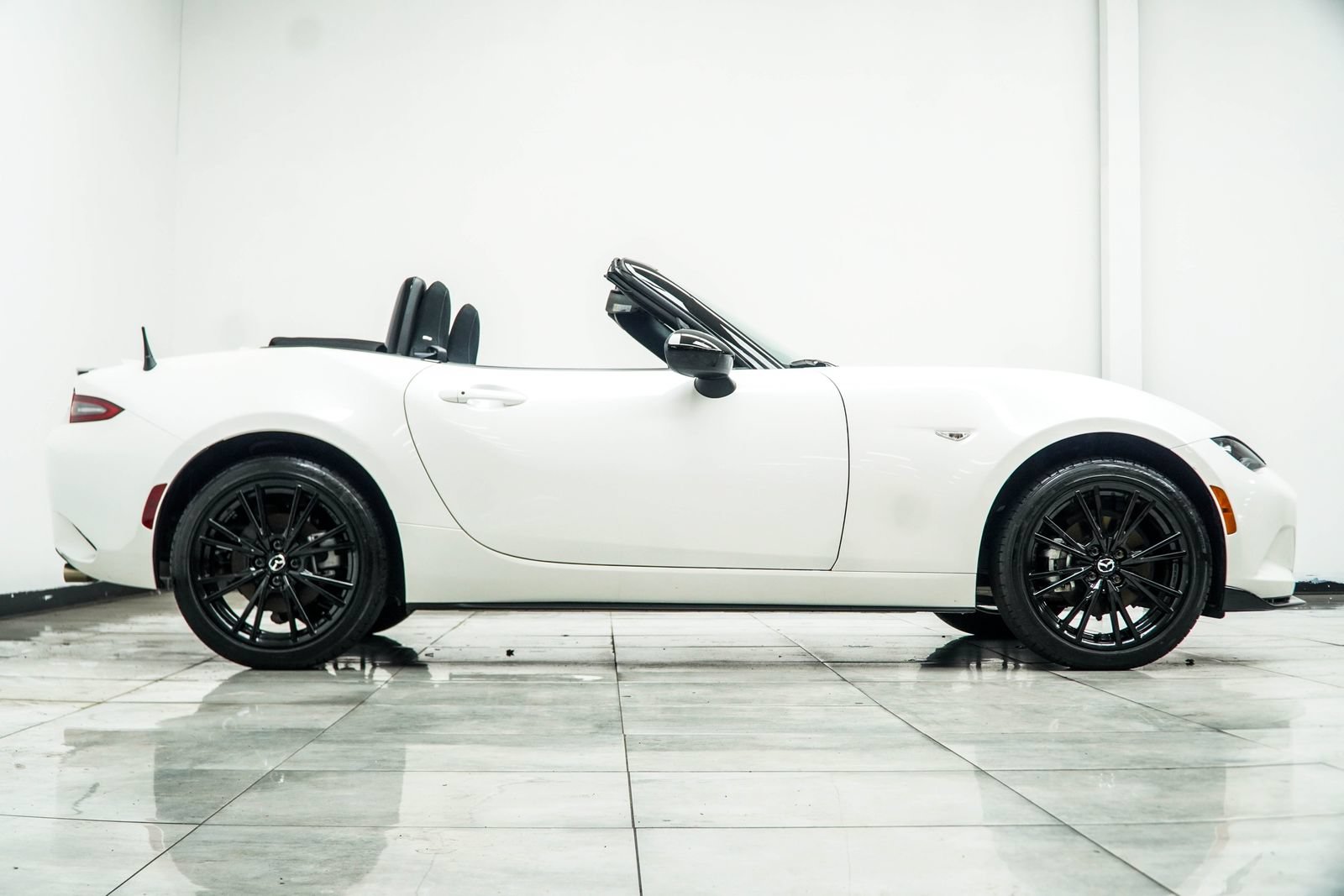 Used 2025 MAZDA MX-5 Miata Club RWD image 8
