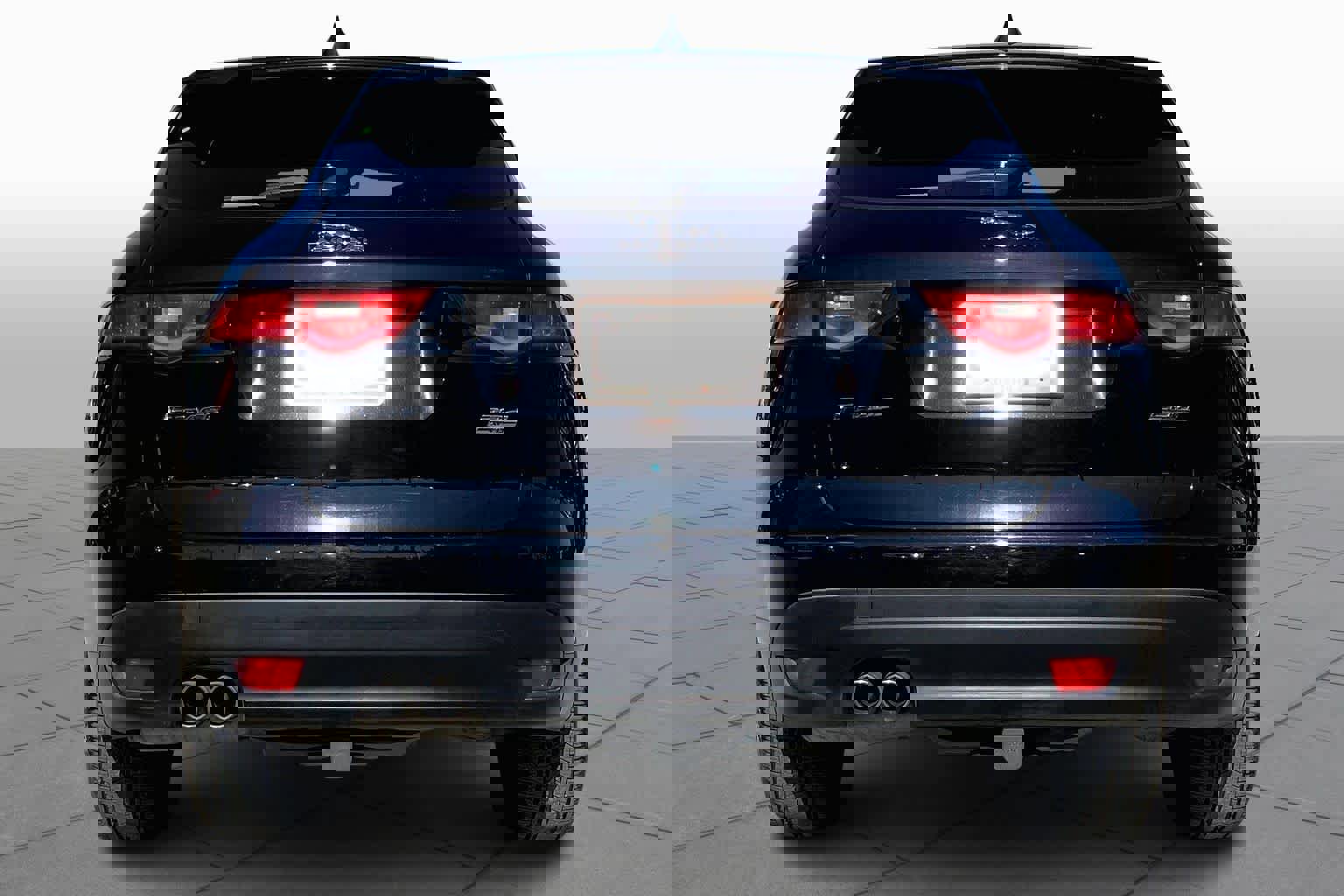 Used 2018 Jaguar F-PACE Premium image 5