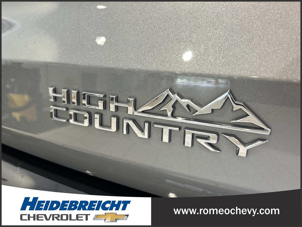 Used 2025 Chevrolet Traverse High Country w/ LPO, Floor Liner Package AWD/4WD image 38