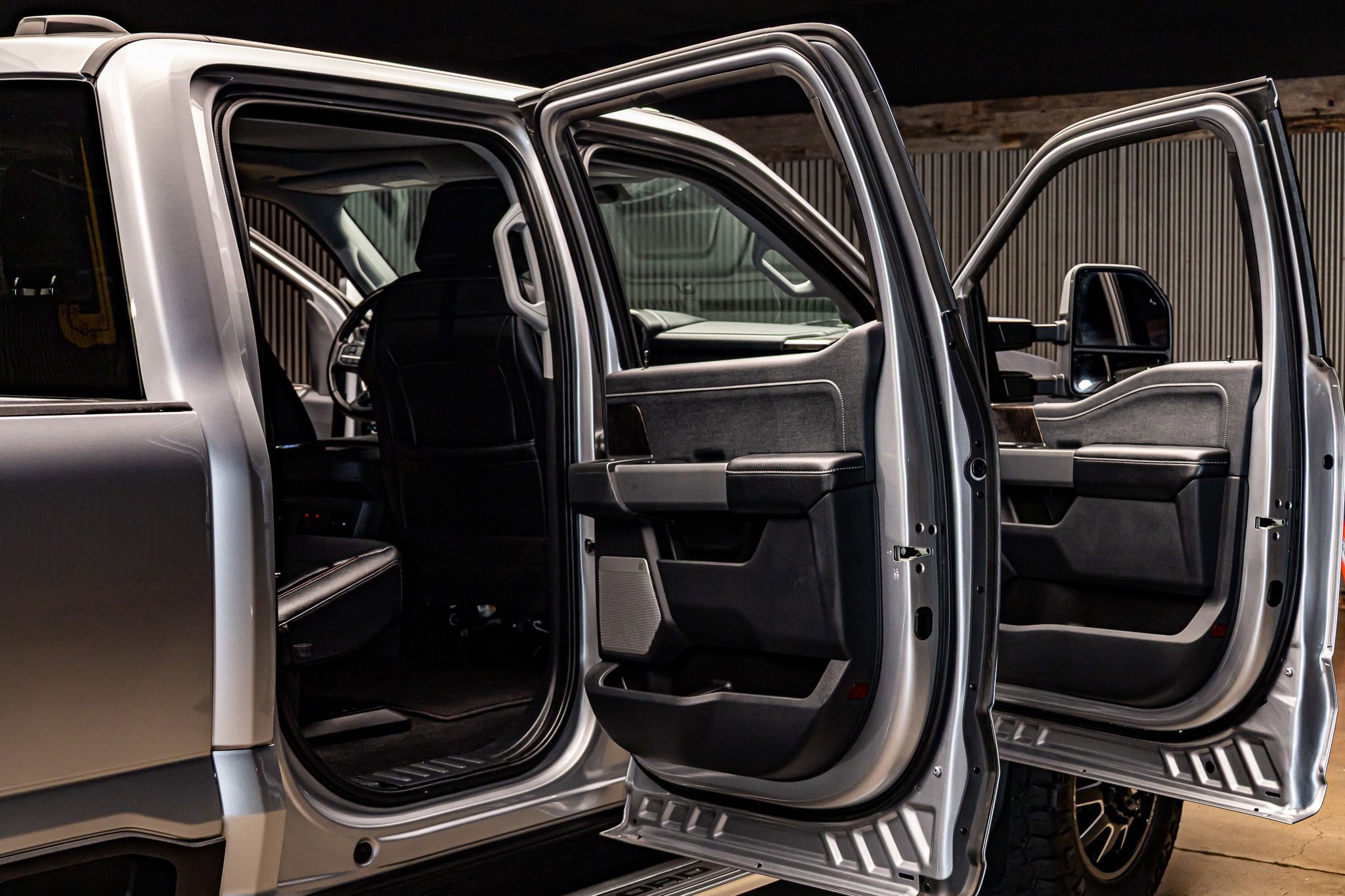 Used 2023 Ford F450 Lariat w/ Camper Package image 31