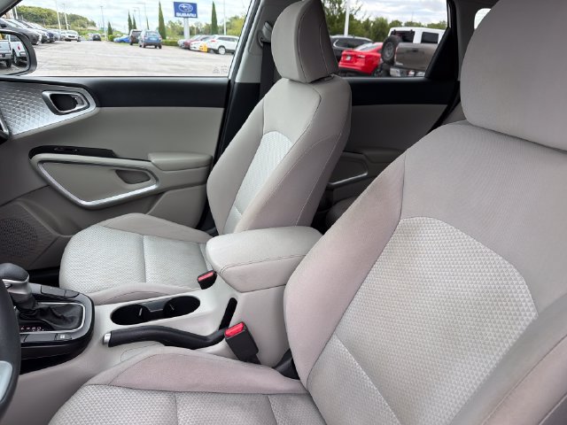 Used 2021 Kia Soul LX FWD image 19