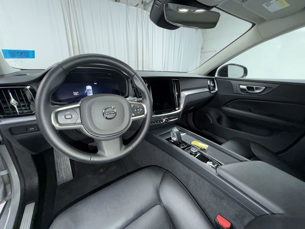 Used 2025 Volvo S60 B5 Core AWD/4WD image 3
