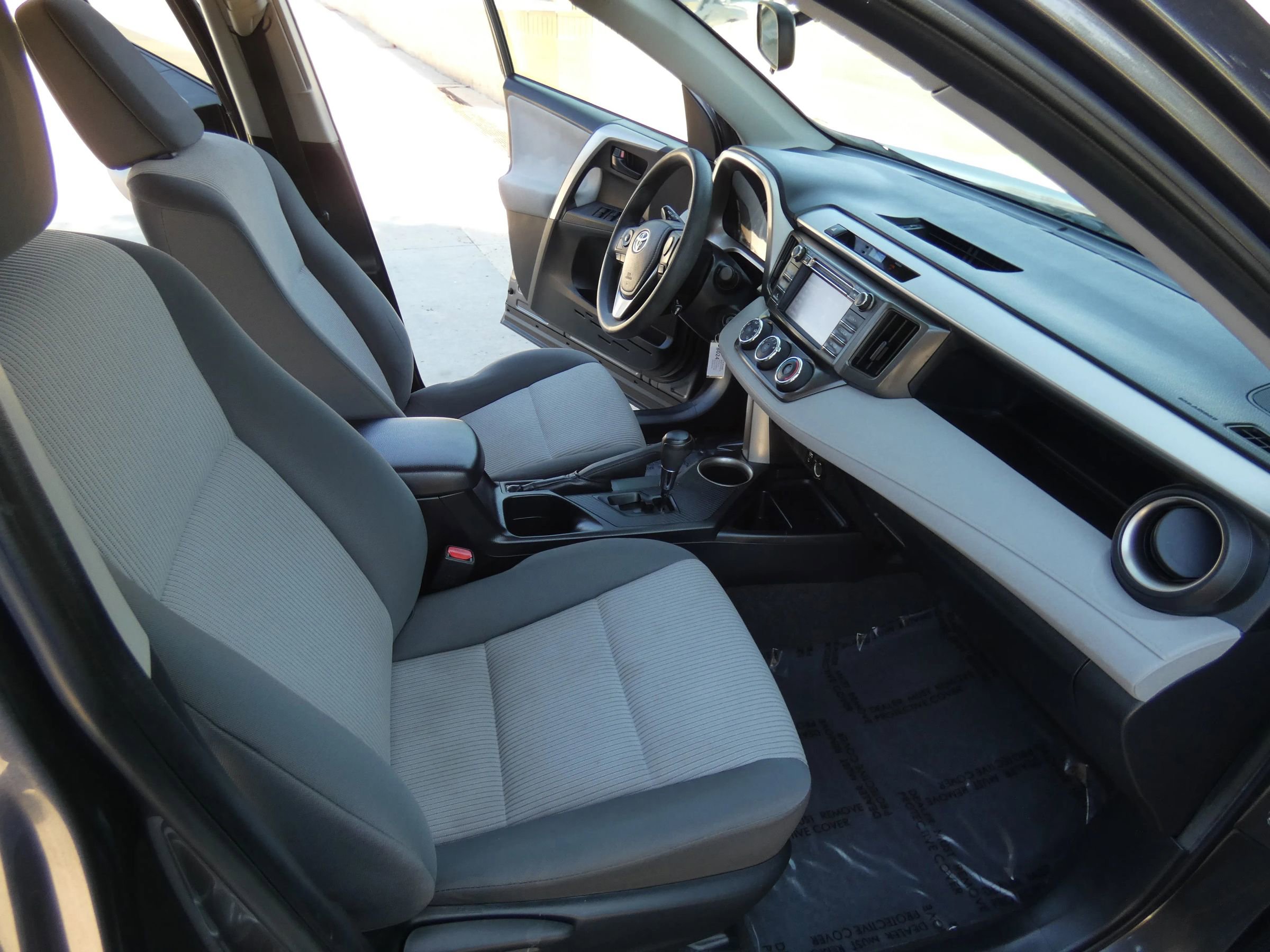 Used 2015 Toyota RAV4 LE image 24