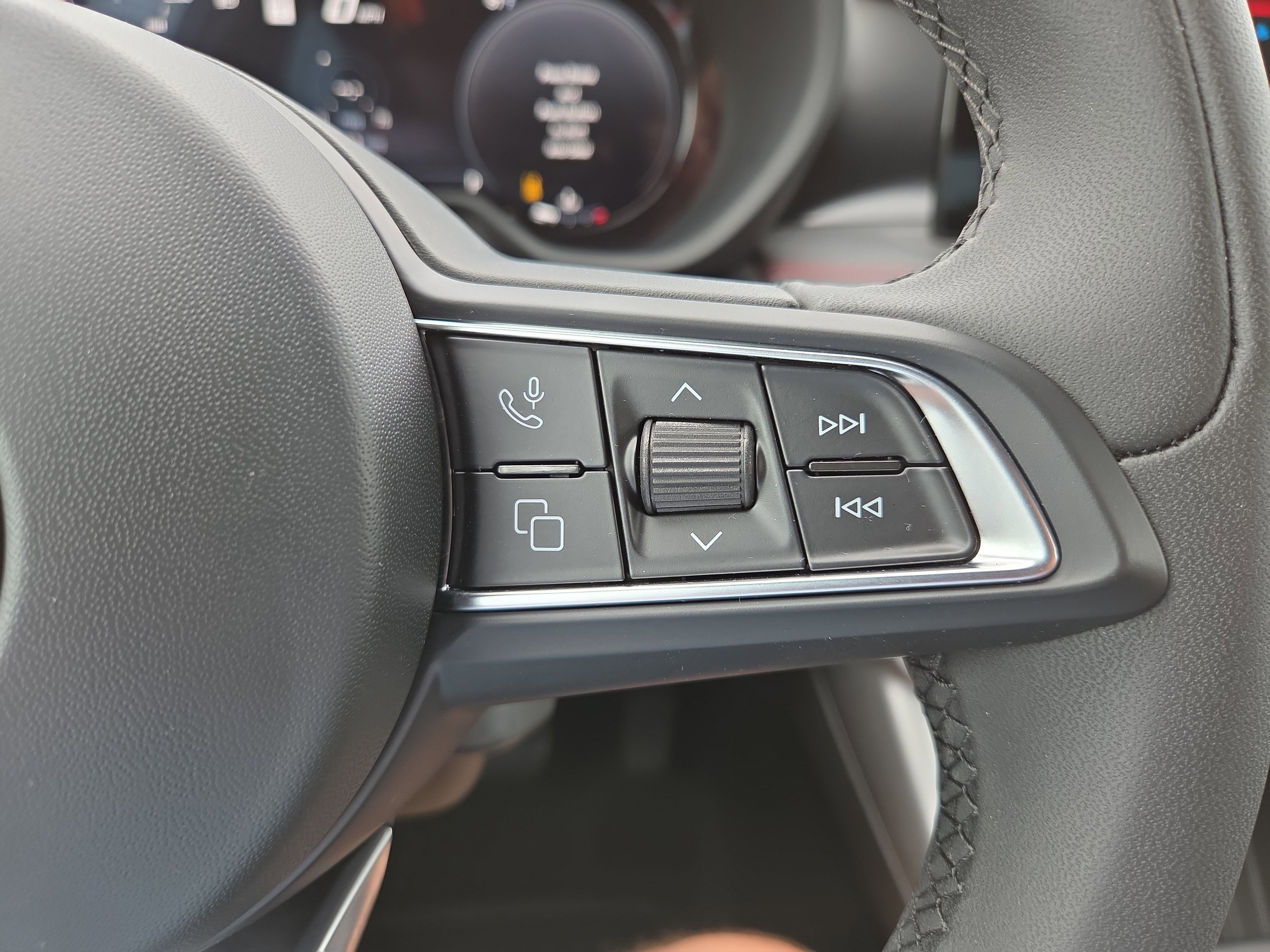 Used 2025 Dodge Hornet GT image 12