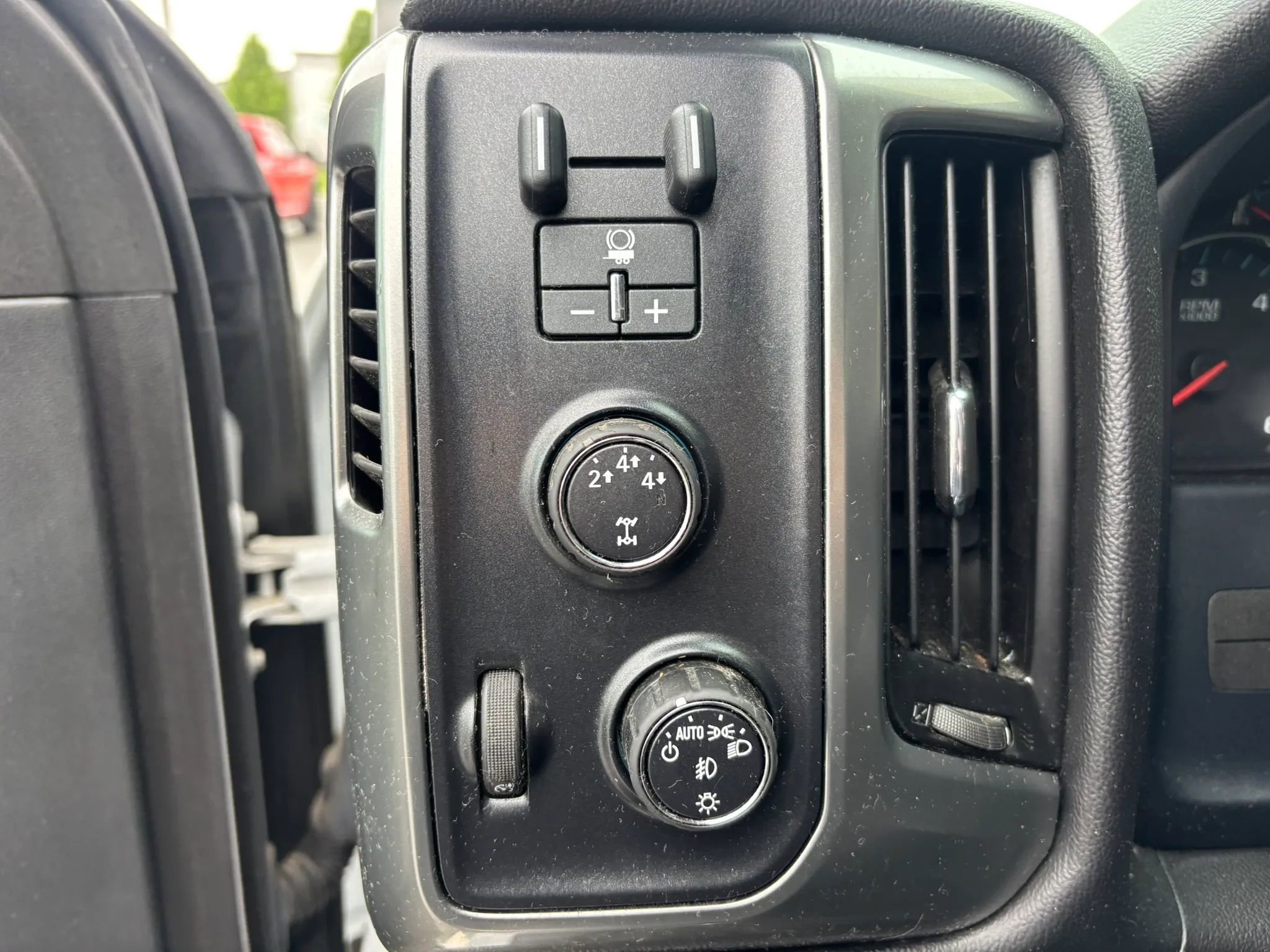 Used 2015 Chevrolet Silverado 2500 LT w/ LT Convenience Package AWD/4WD image 21