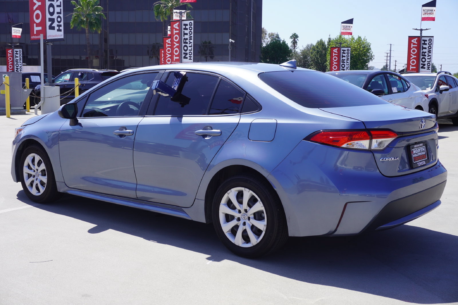 Used 2020 Toyota Corolla LE w/ Carpet Mat Package (TMS) FWD image 4