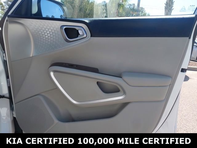 Certified 2025 Kia Soul LX w/ LX Technology Package FWD image 23