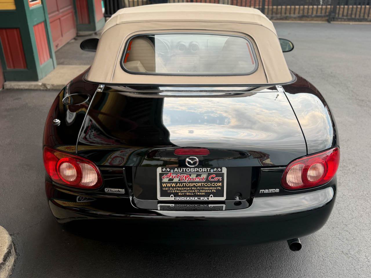 Used 2004 MAZDA MX-5 Miata LS RWD image 8