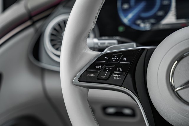 Used 2023 Mercedes-Benz EQS 580 4MATIC SUV image 24