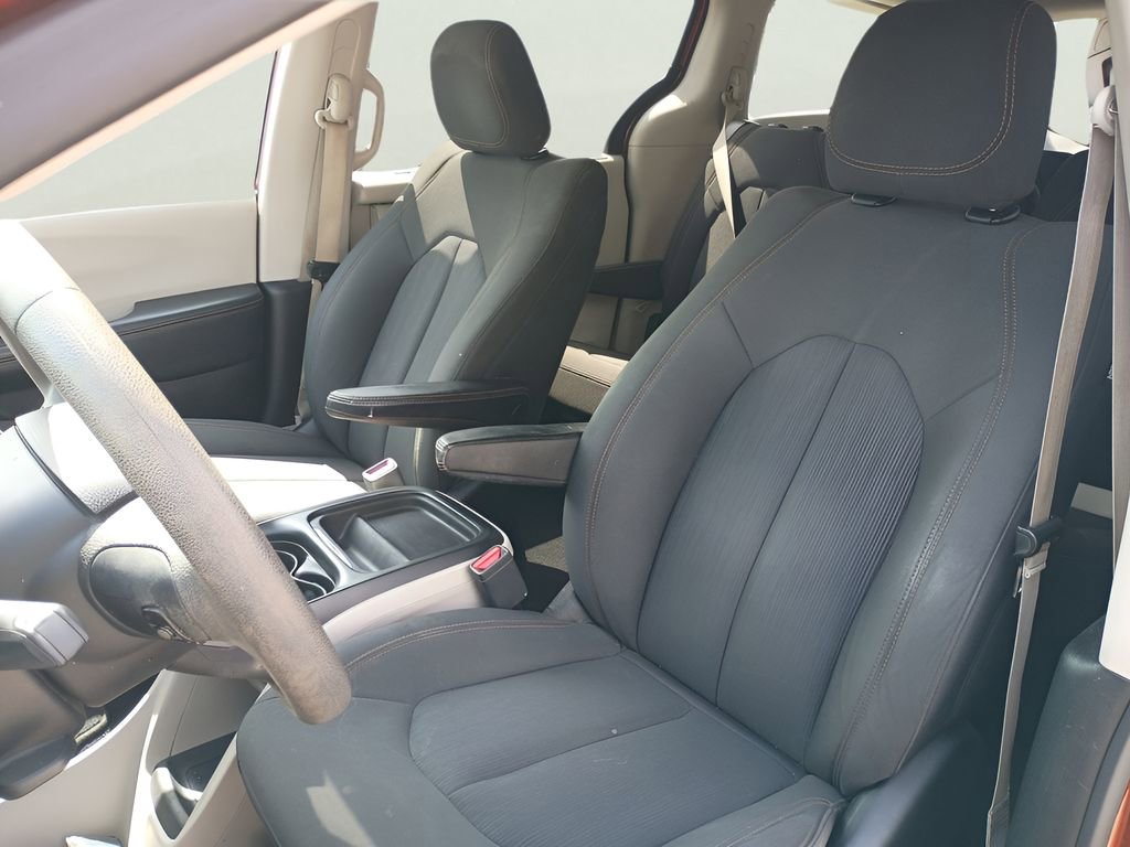 Used 2018 Chrysler Pacifica Touring Plus w/ Tire & Wheel Group image 11