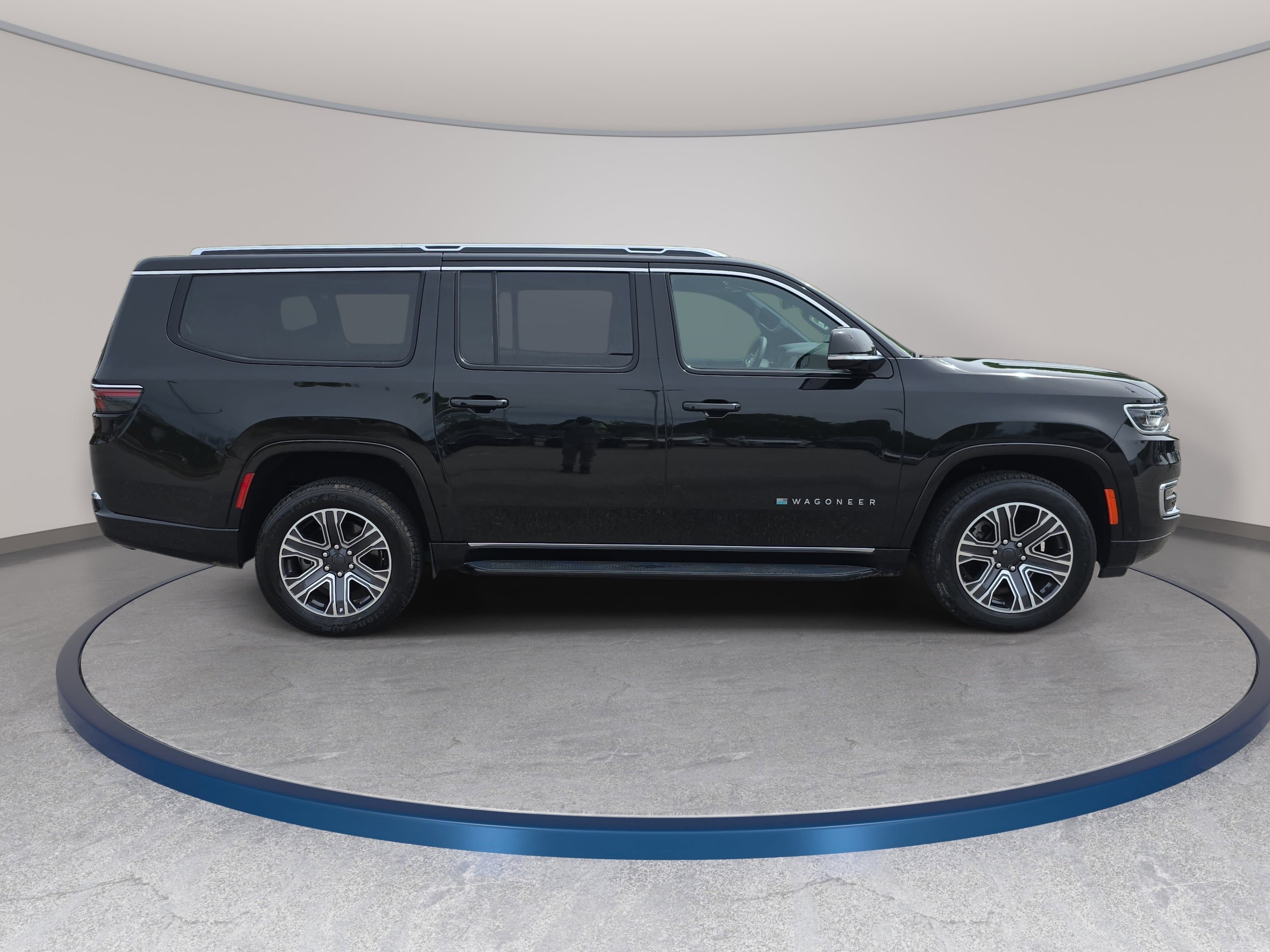 Used 2024 Jeep Wagoneer L Series II RWD image 4