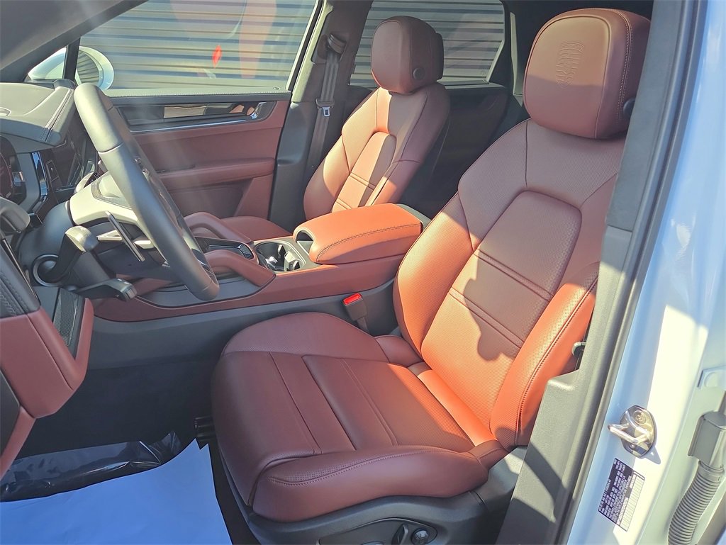 New 2026 Porsche Cayenne GTS image 5