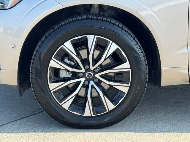 Used 2025 Volvo XC60 B5 Plus image 5