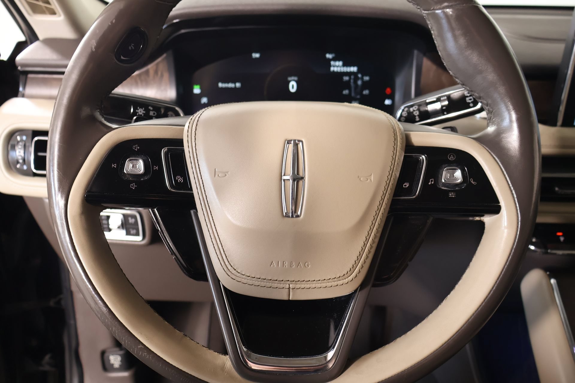 Used 2020 Lincoln Aviator Reserve w/ Equipment Group 202A AWD/4WD image 3