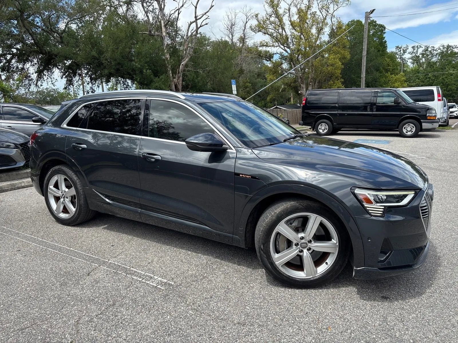 Used 2019 Audi e-tron Premium Plus image 6
