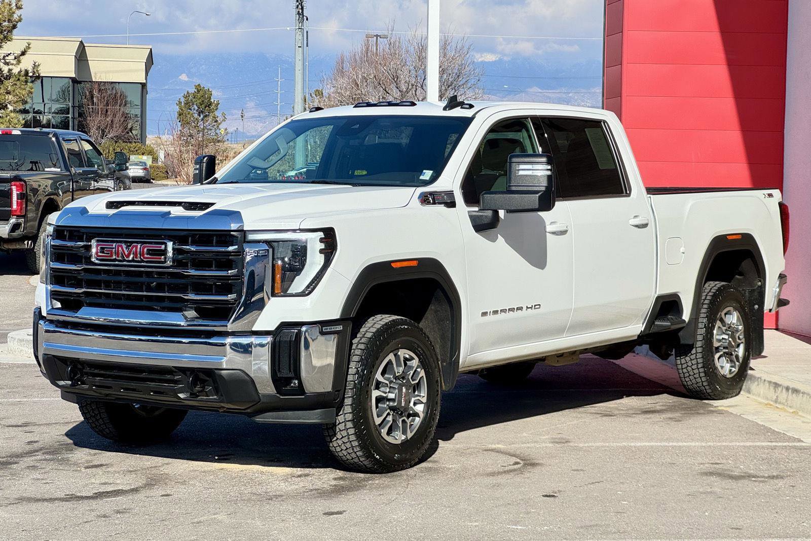 Used 2024 GMC Sierra 2500 SLE image 4