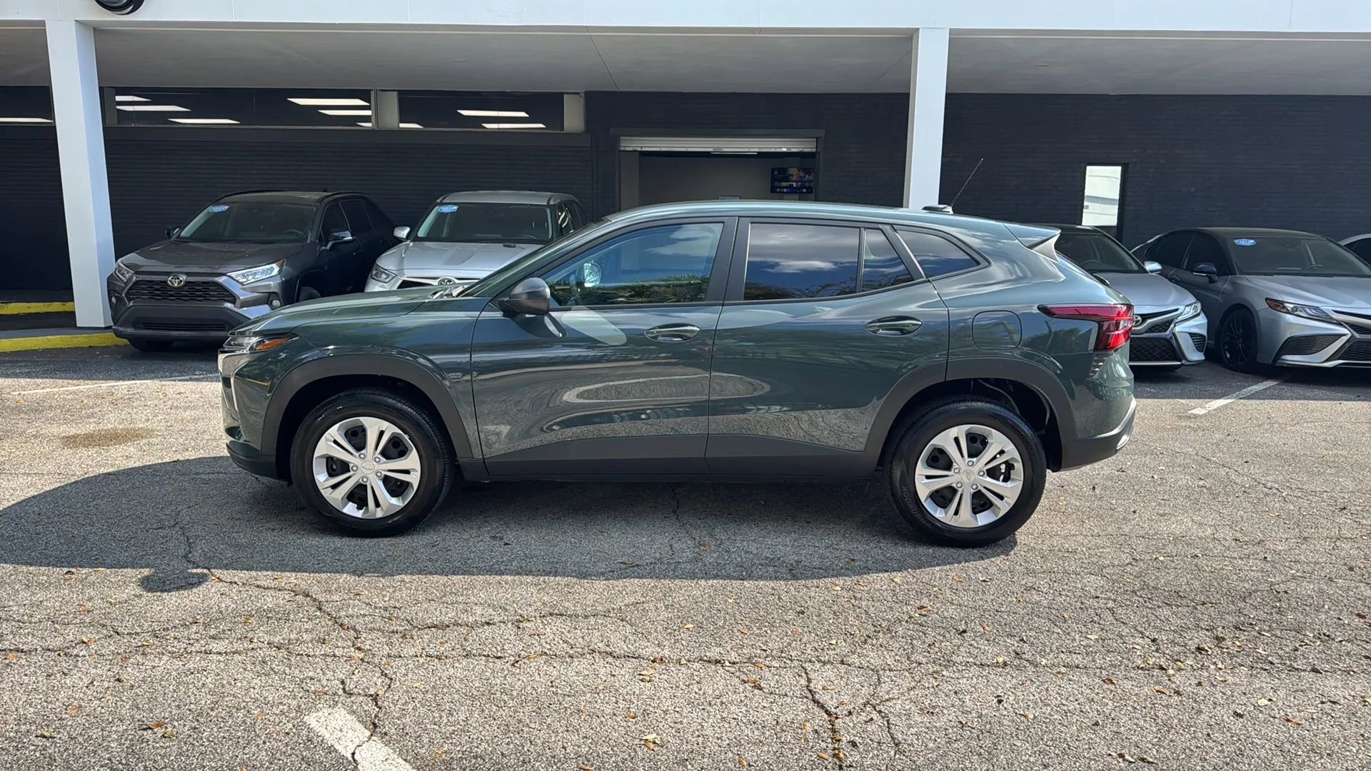 Used 2025 Chevrolet Trax LS w/ Driver Confidence Package FWD image 4