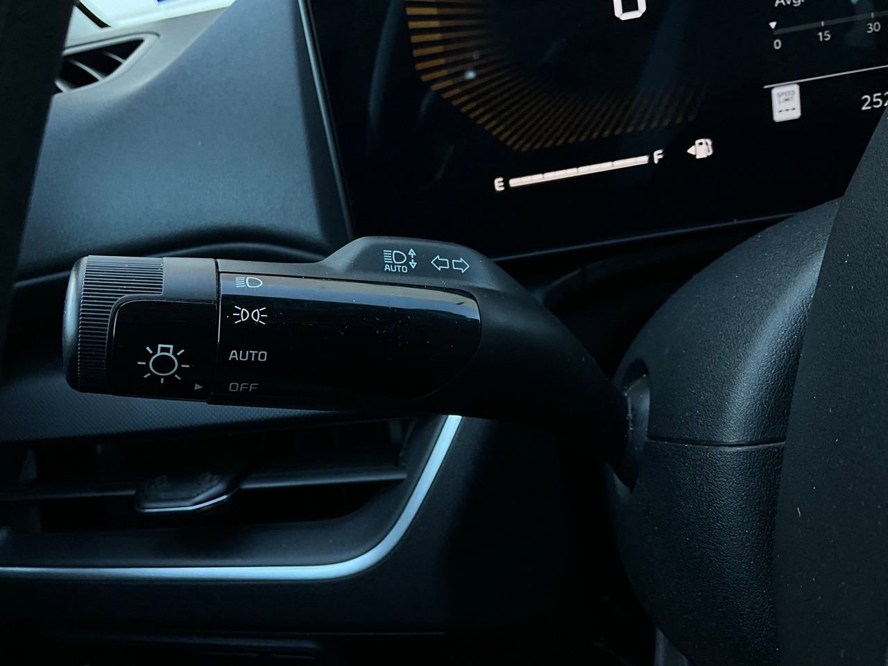 Used 2025 Kia K4 LXS image 36