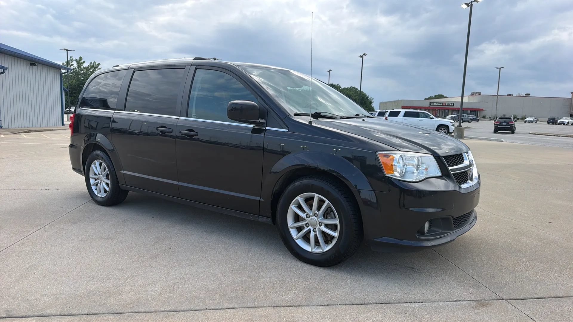Used 2019 Dodge Grand Caravan SXT w/ Driver Convenience Group FWD image 28