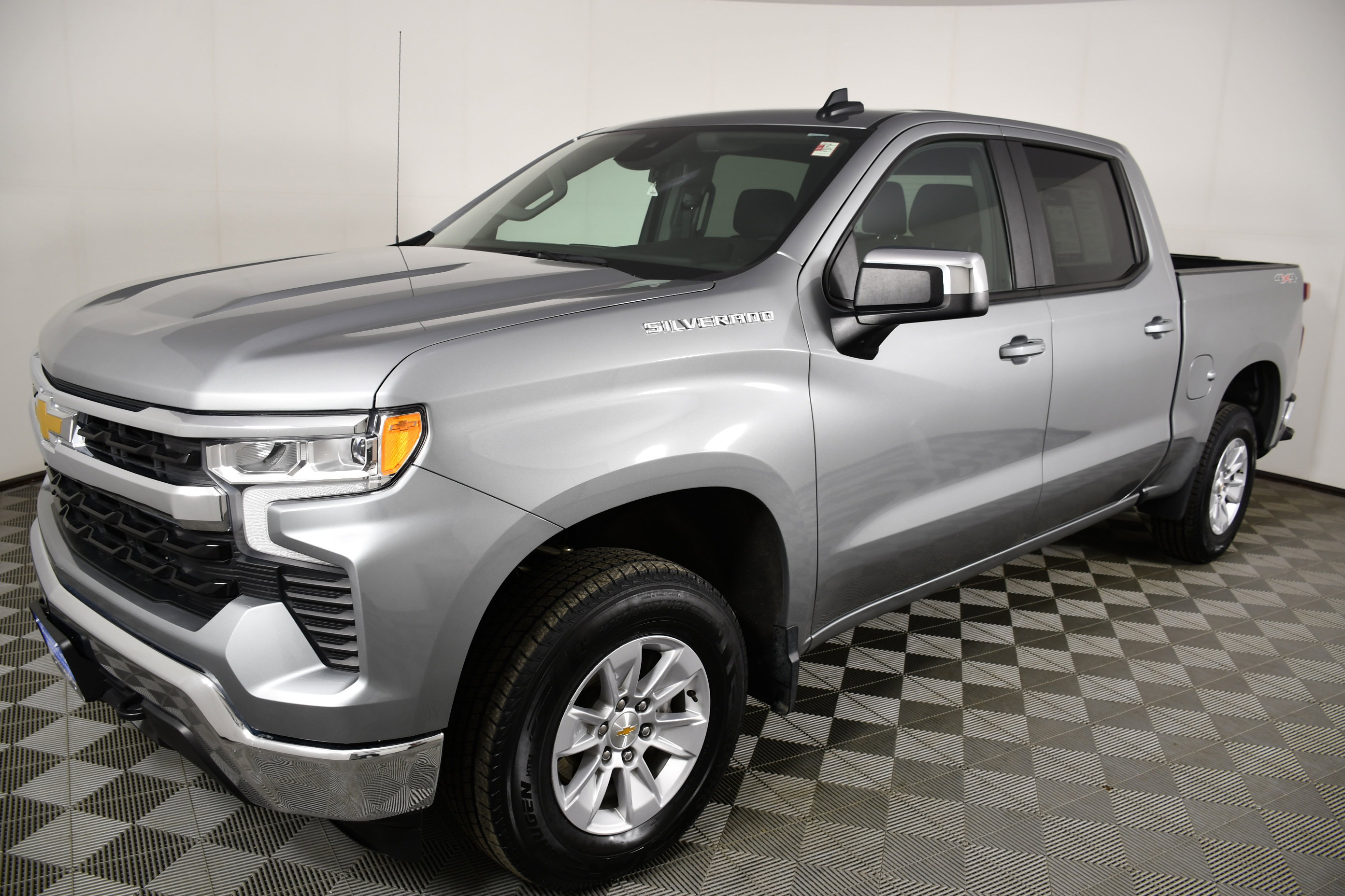 Used 2025 Chevrolet Silverado 1500 LT image 10