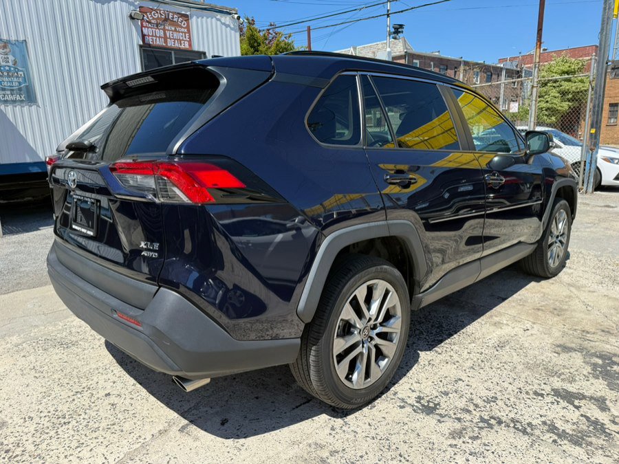 Used 2022 Toyota RAV4 XLE Premium AWD/4WD image 4