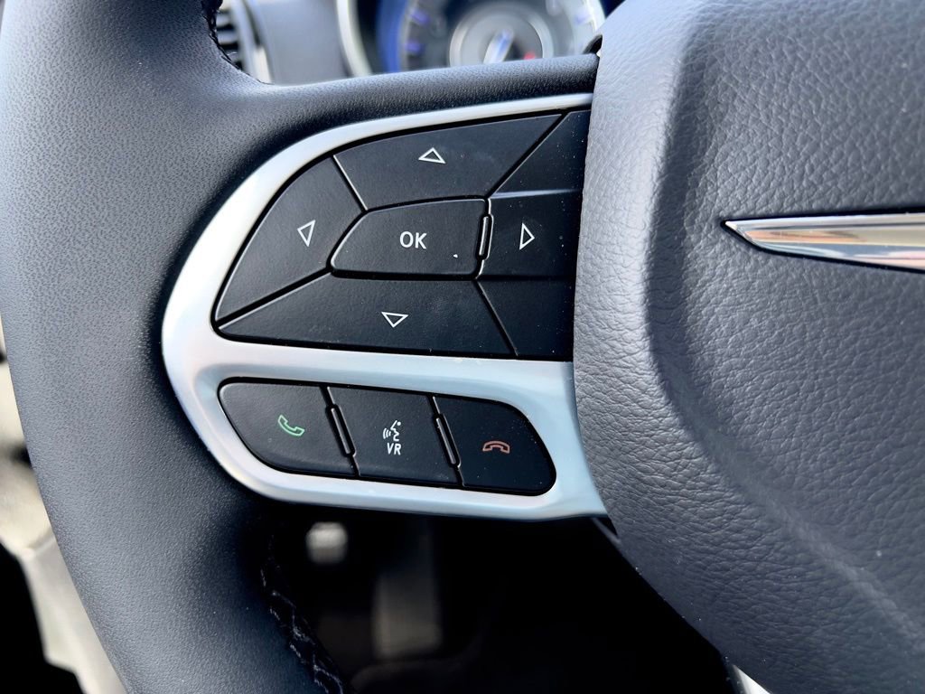 Used 2023 Chrysler 300 Touring w/ Safetytec Plus Group image 21