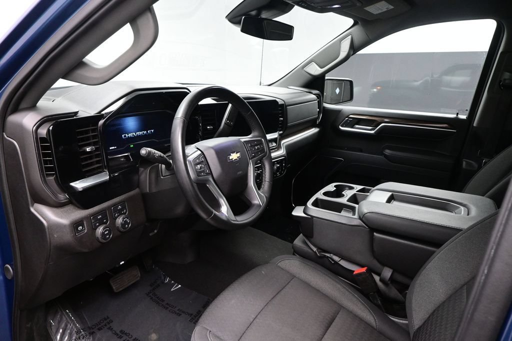 Used 2024 Chevrolet Silverado 1500 LT AWD/4WD image 8