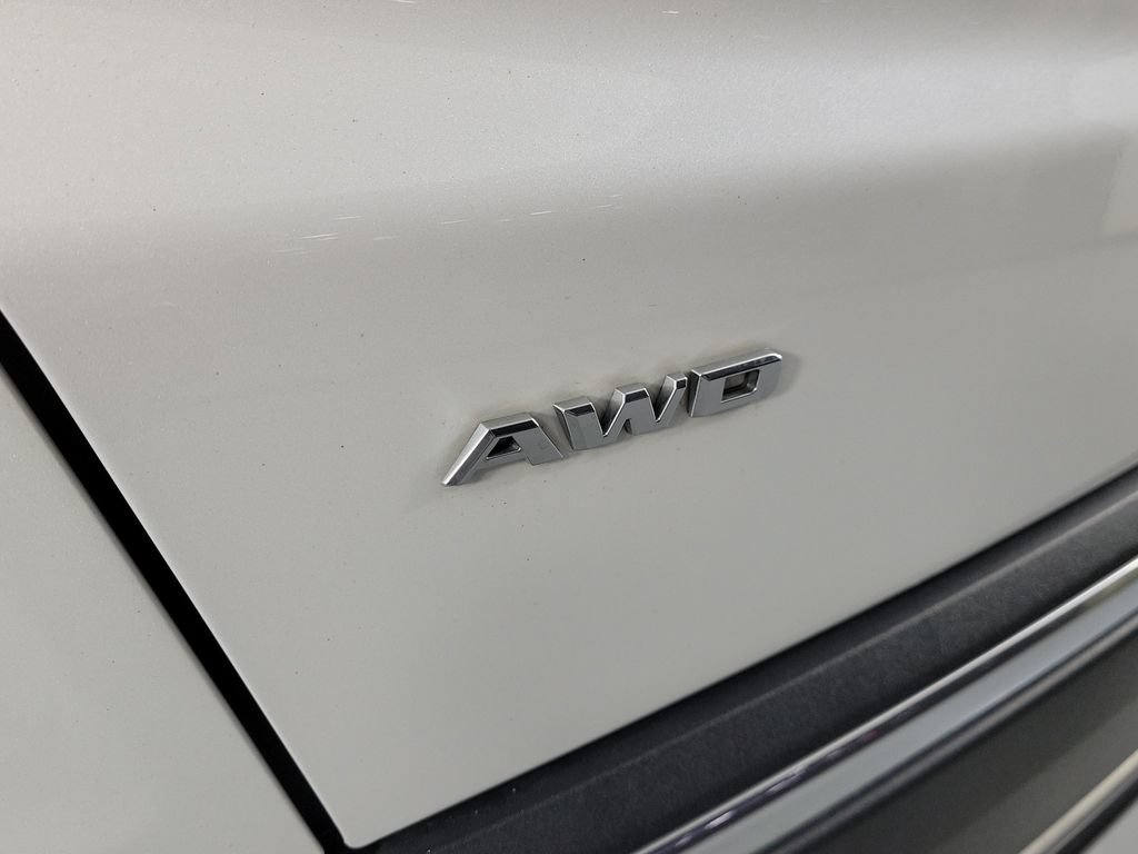 Certified 2024 Cadillac XT5 Premium Luxury w/ LPO, Floor Liner Package AWD/4WD image 5