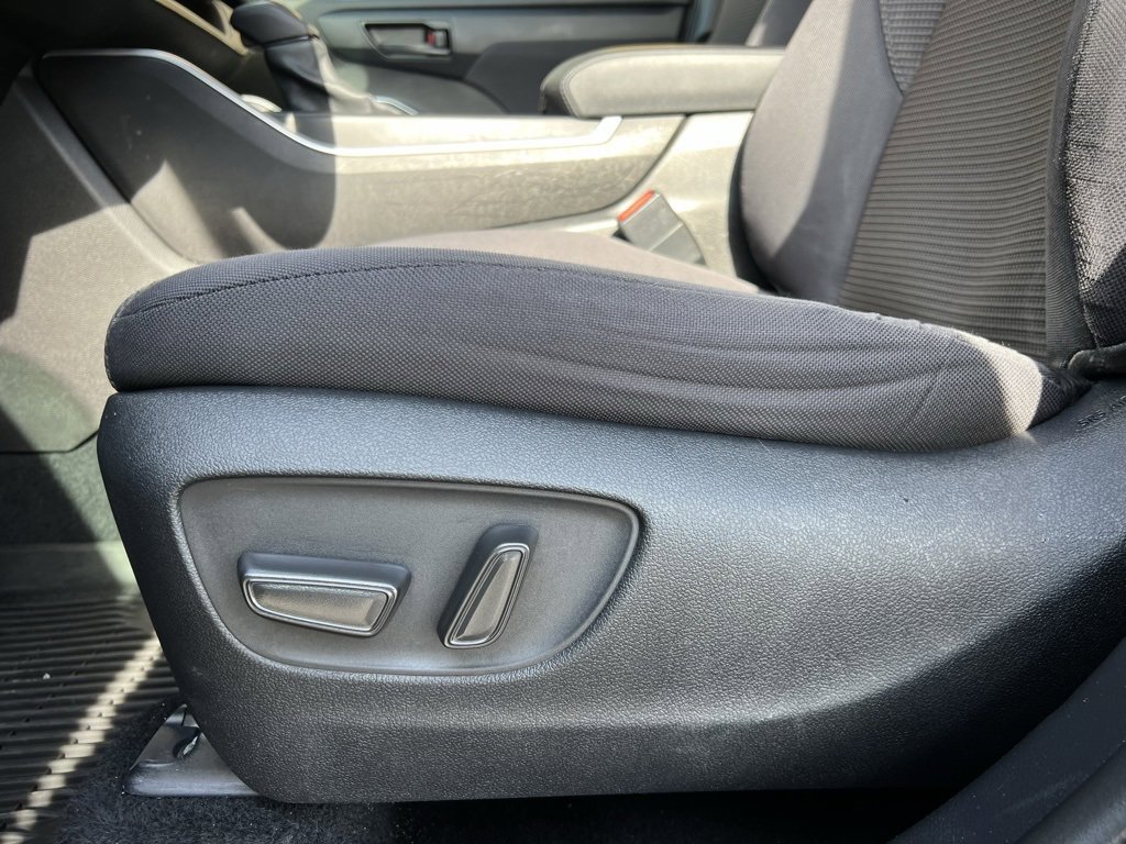 Used 2021 Toyota Highlander LE image 48