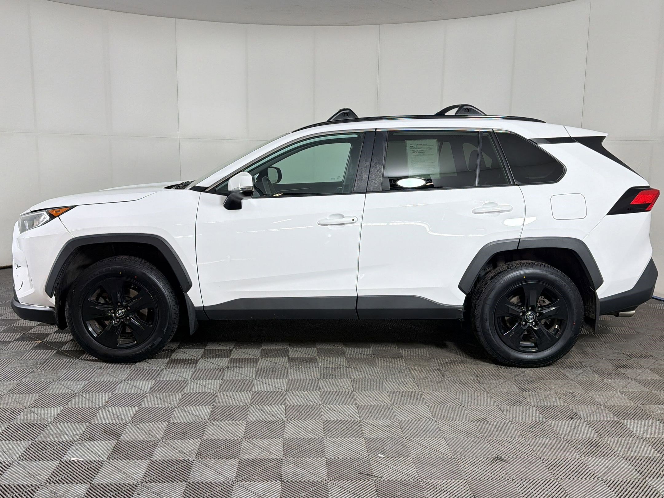 Used 2021 Toyota RAV4 XLE image 2