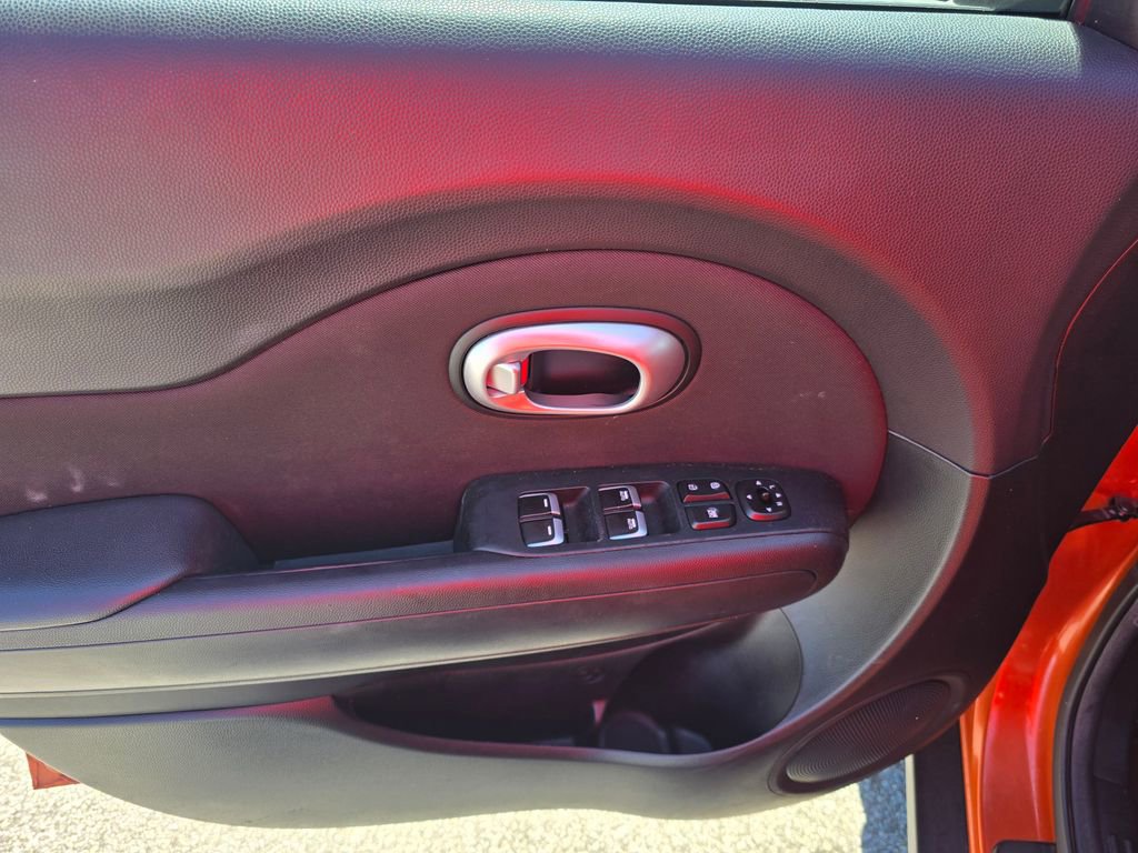 Used 2019 Kia Soul + FWD image 10