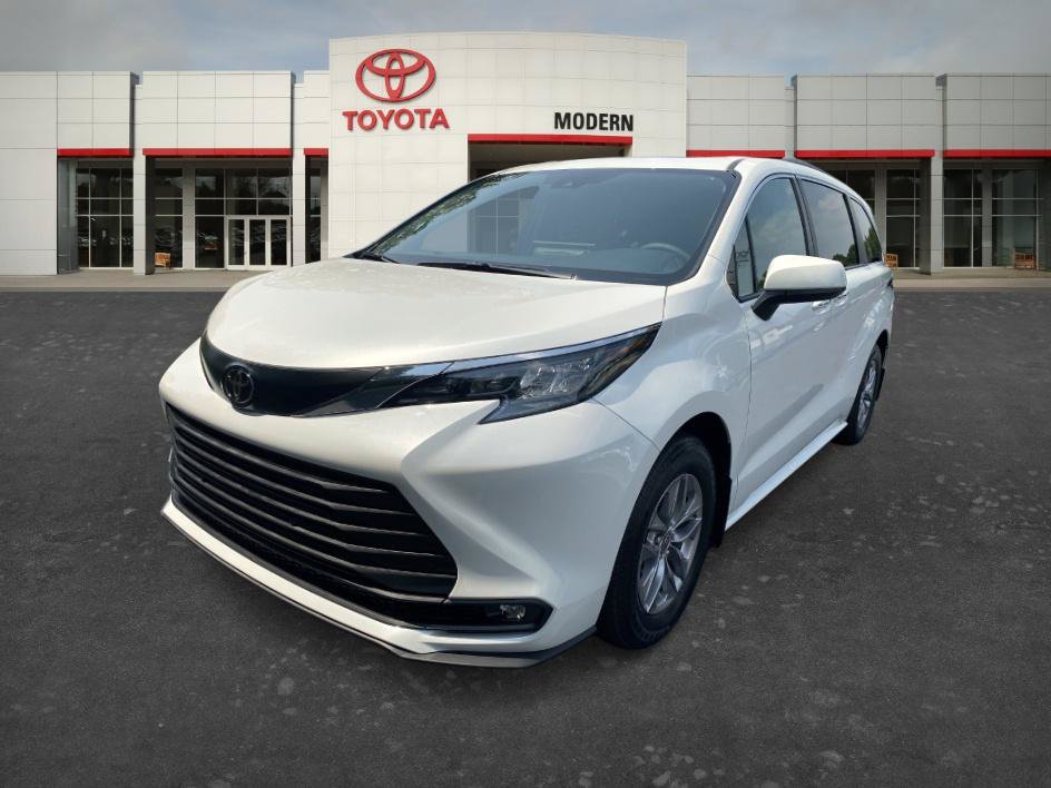 Certified 2026 Toyota Sienna XLE FWD image 1