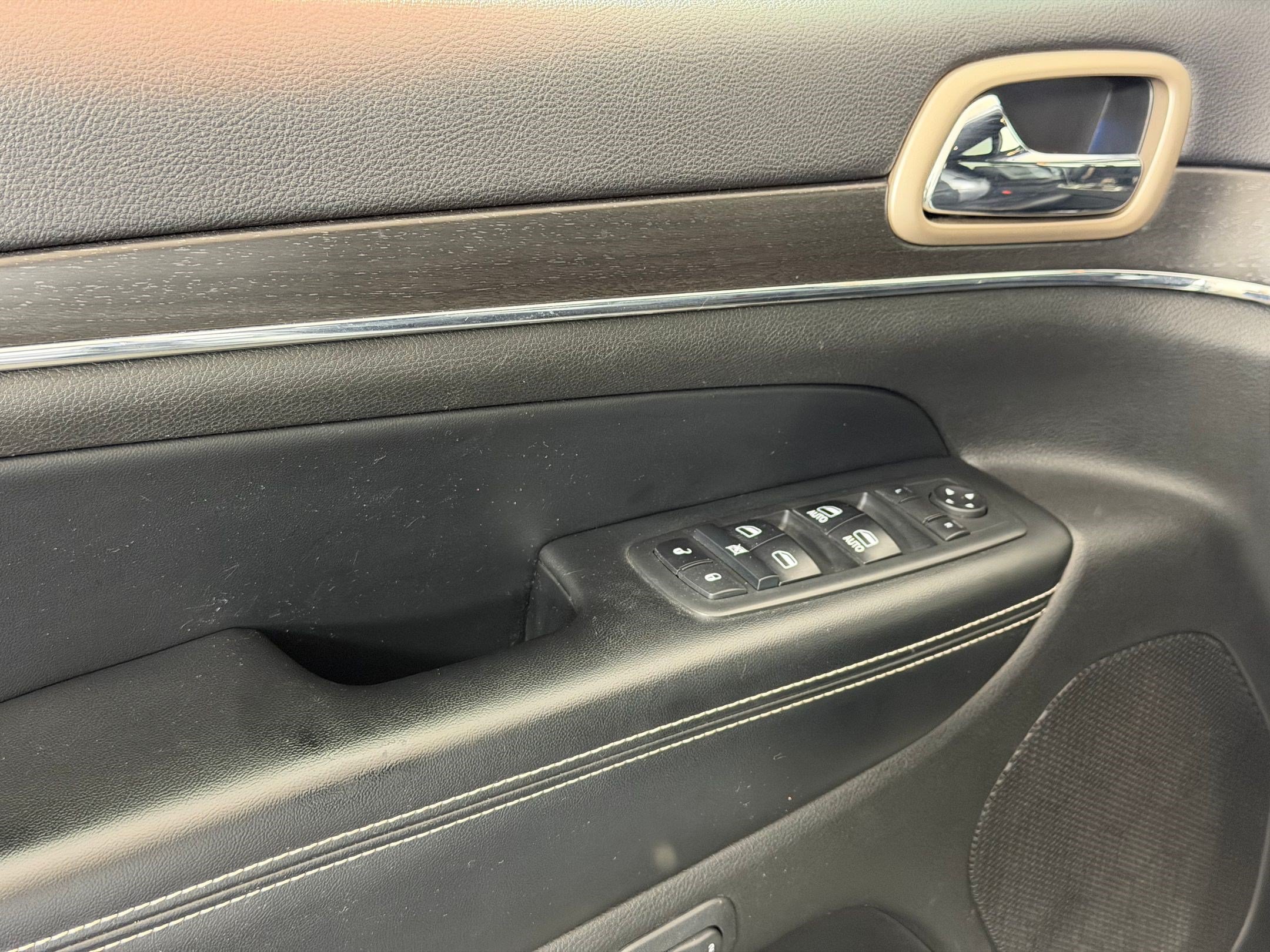 Used 2017 Jeep Grand Cherokee Limited AWD/4WD image 13