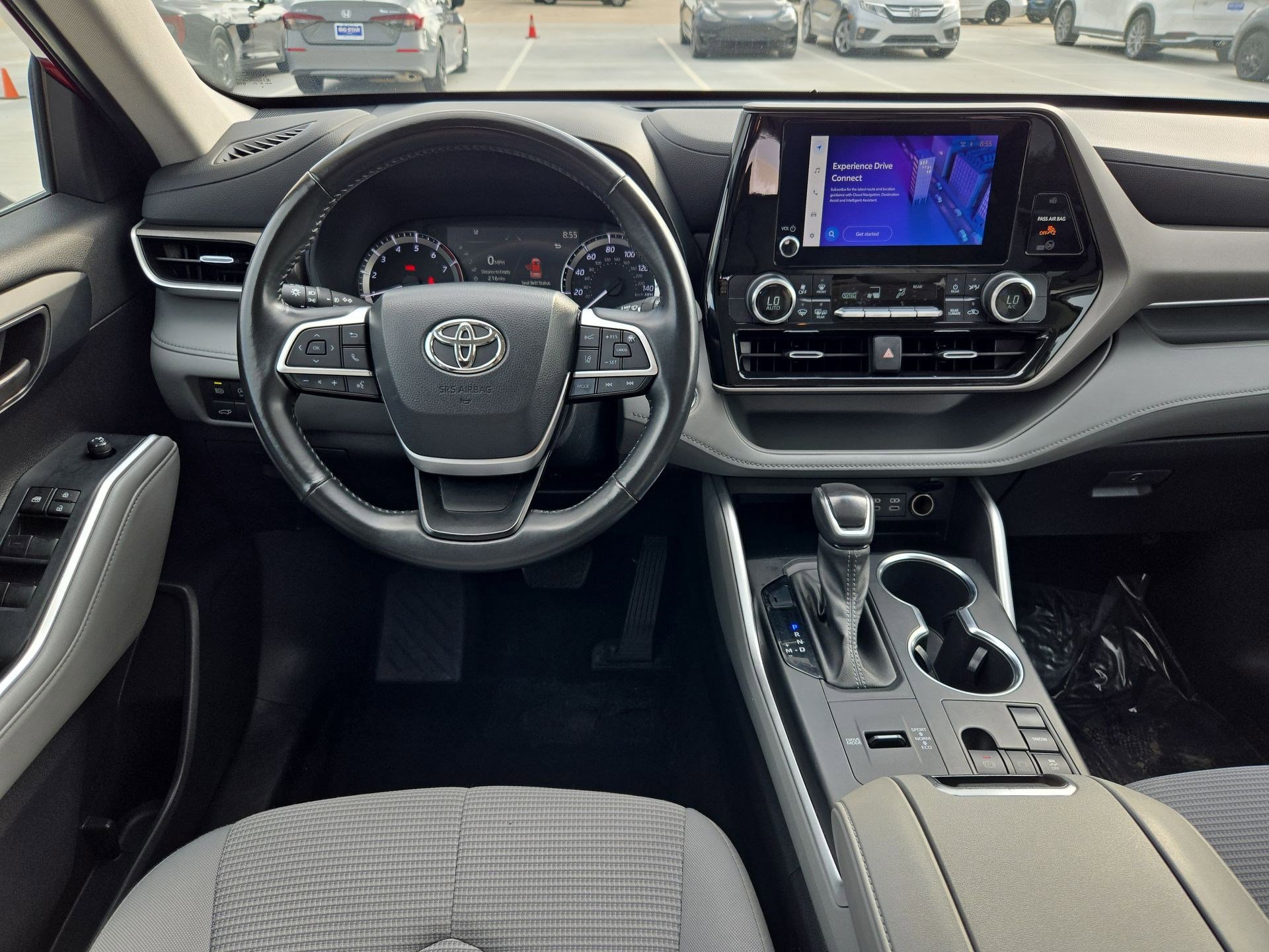 Used 2023 Toyota Highlander LE FWD image 28