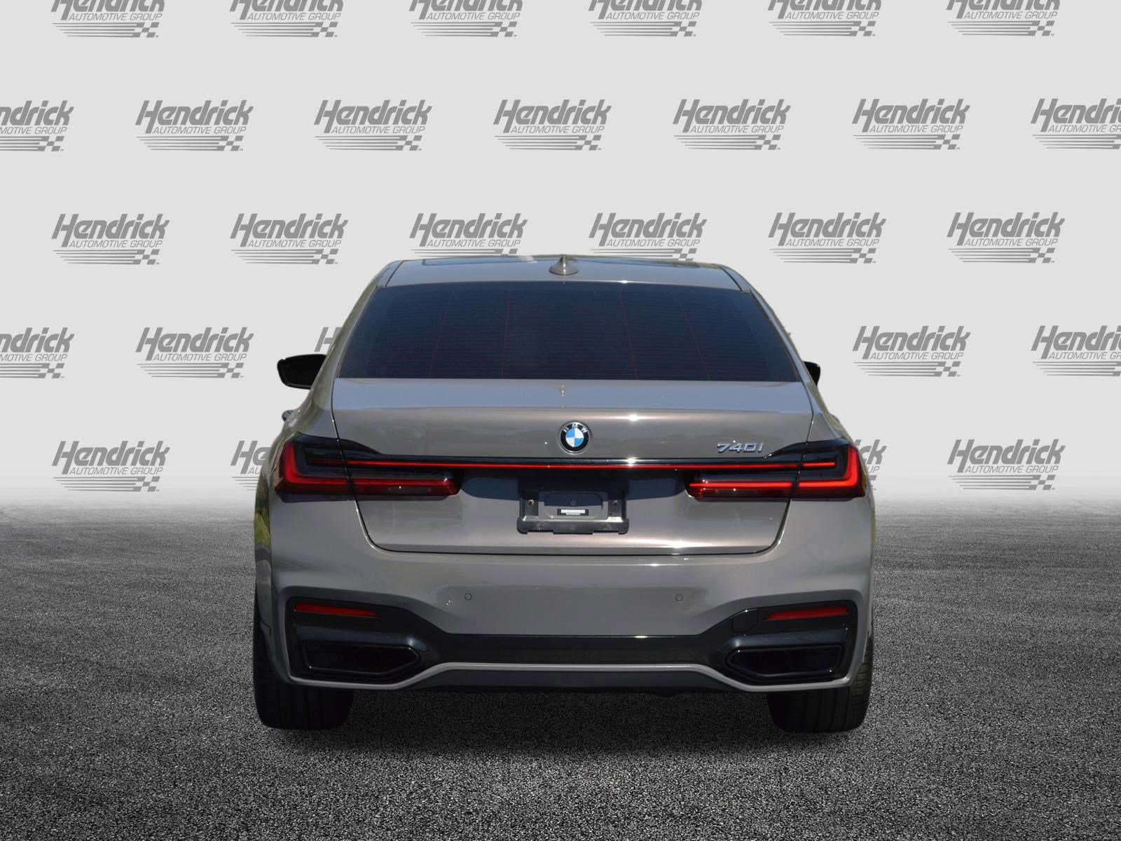 Used 2022 BMW 740i w/ M Sport Package image 9