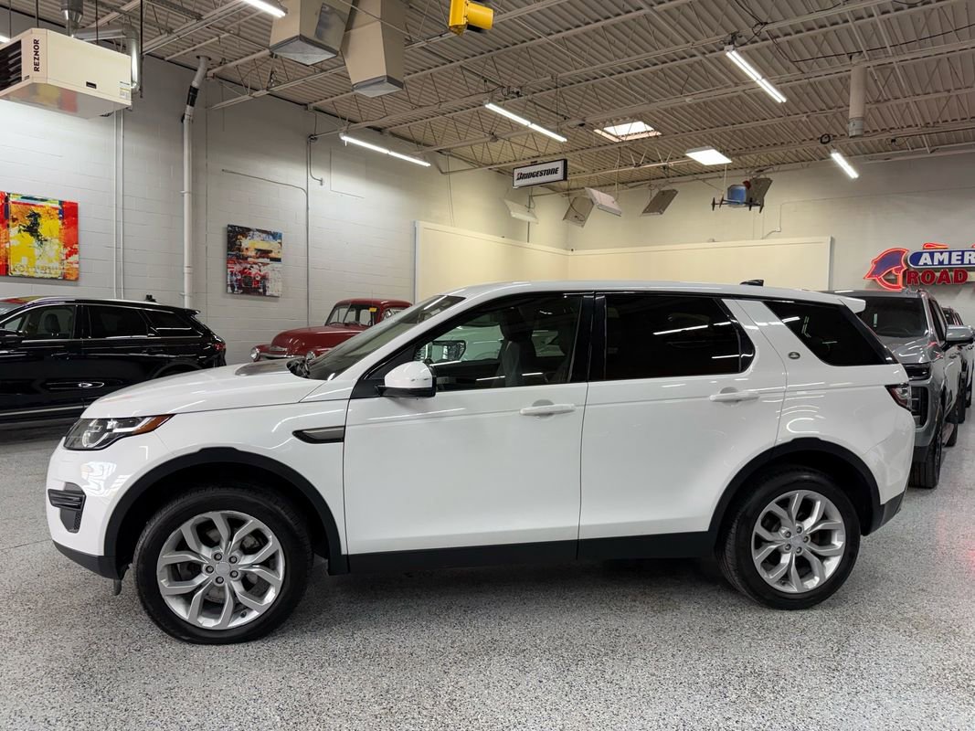 Used 2018 Land Rover Discovery Sport SE image 2