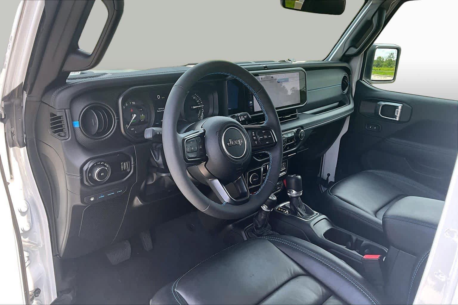 Used 2024 Jeep Wrangler Unlimited Rubicon 4xe w/ Convenience Group AWD/4WD image 17