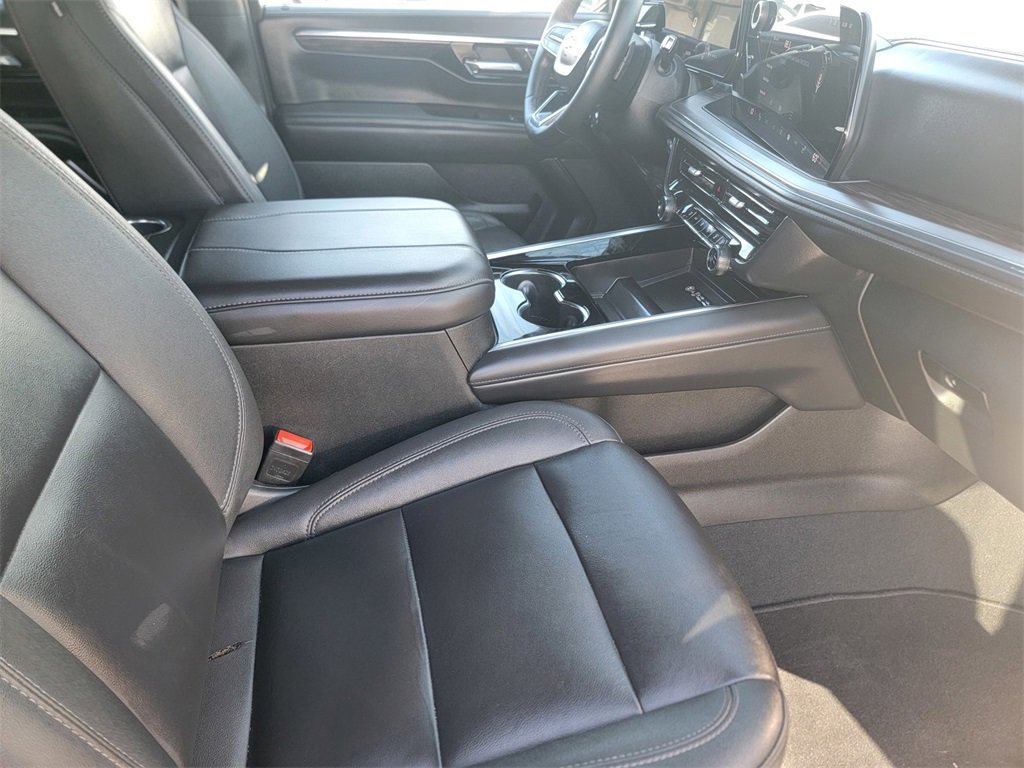 Used 2025 Chevrolet Suburban LT w/ Comfort Package image 23