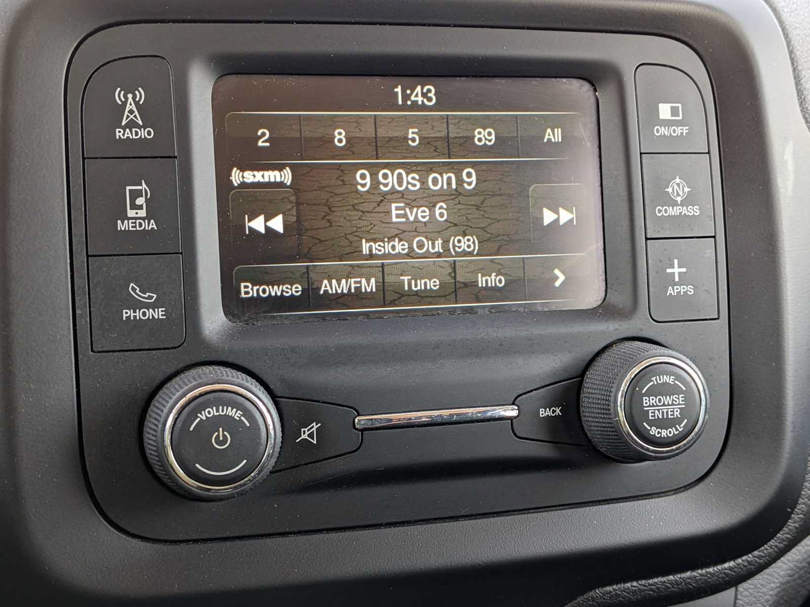 Used 2017 Jeep Renegade Latitude FWD image 26