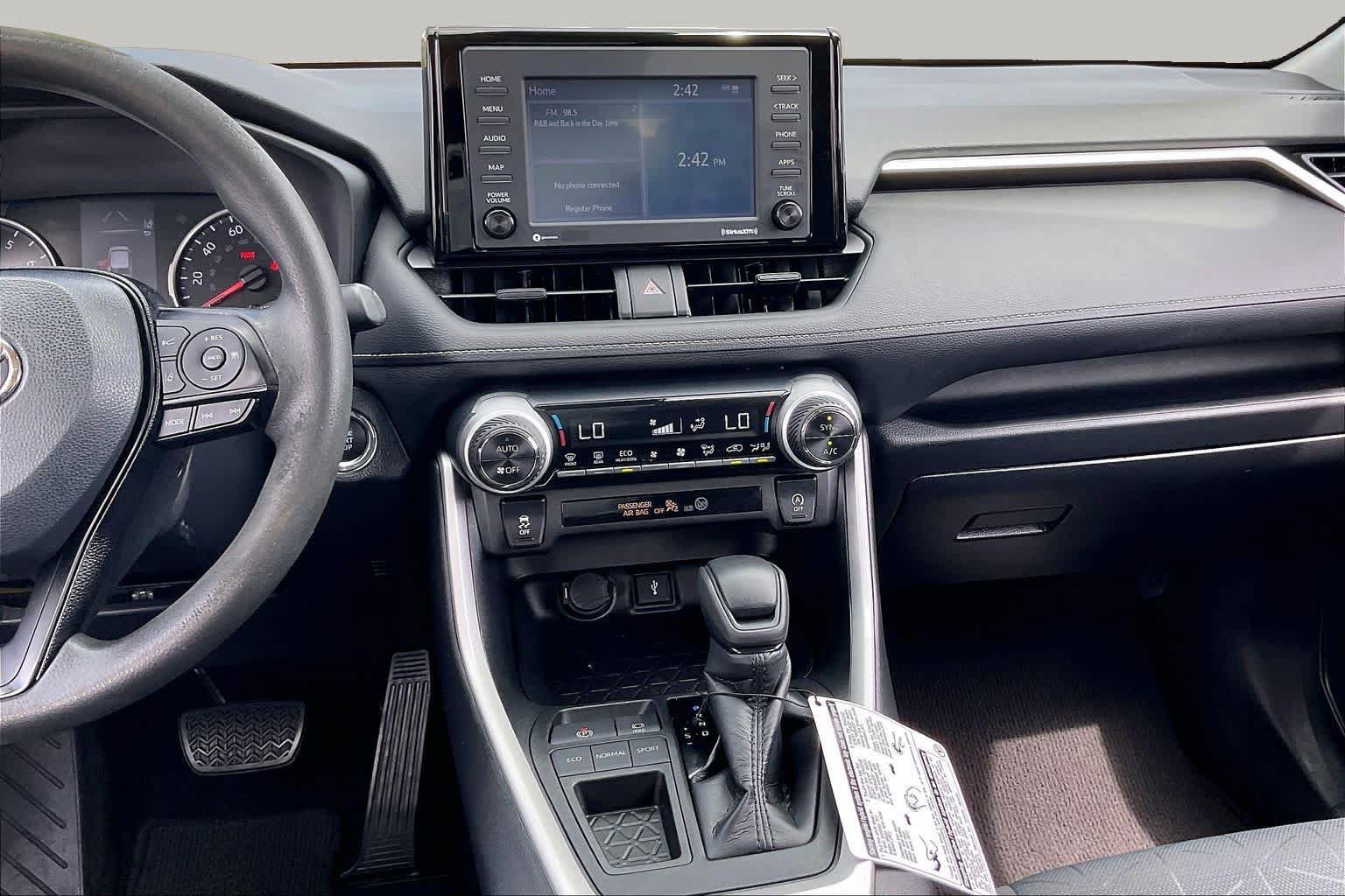 Used 2021 Toyota RAV4 XLE w/ Convenience Package FWD image 7